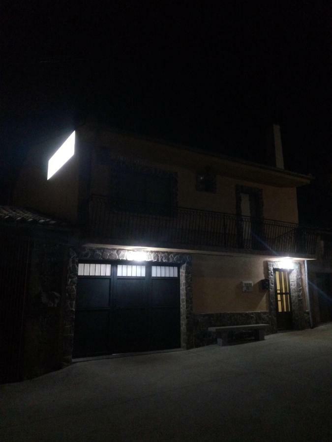 Casa Rural El Carrascal Valdefuentes de Sangusín Exterior foto