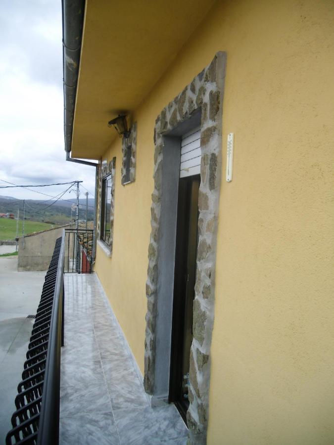 Casa Rural El Carrascal Valdefuentes de Sangusín Exterior foto