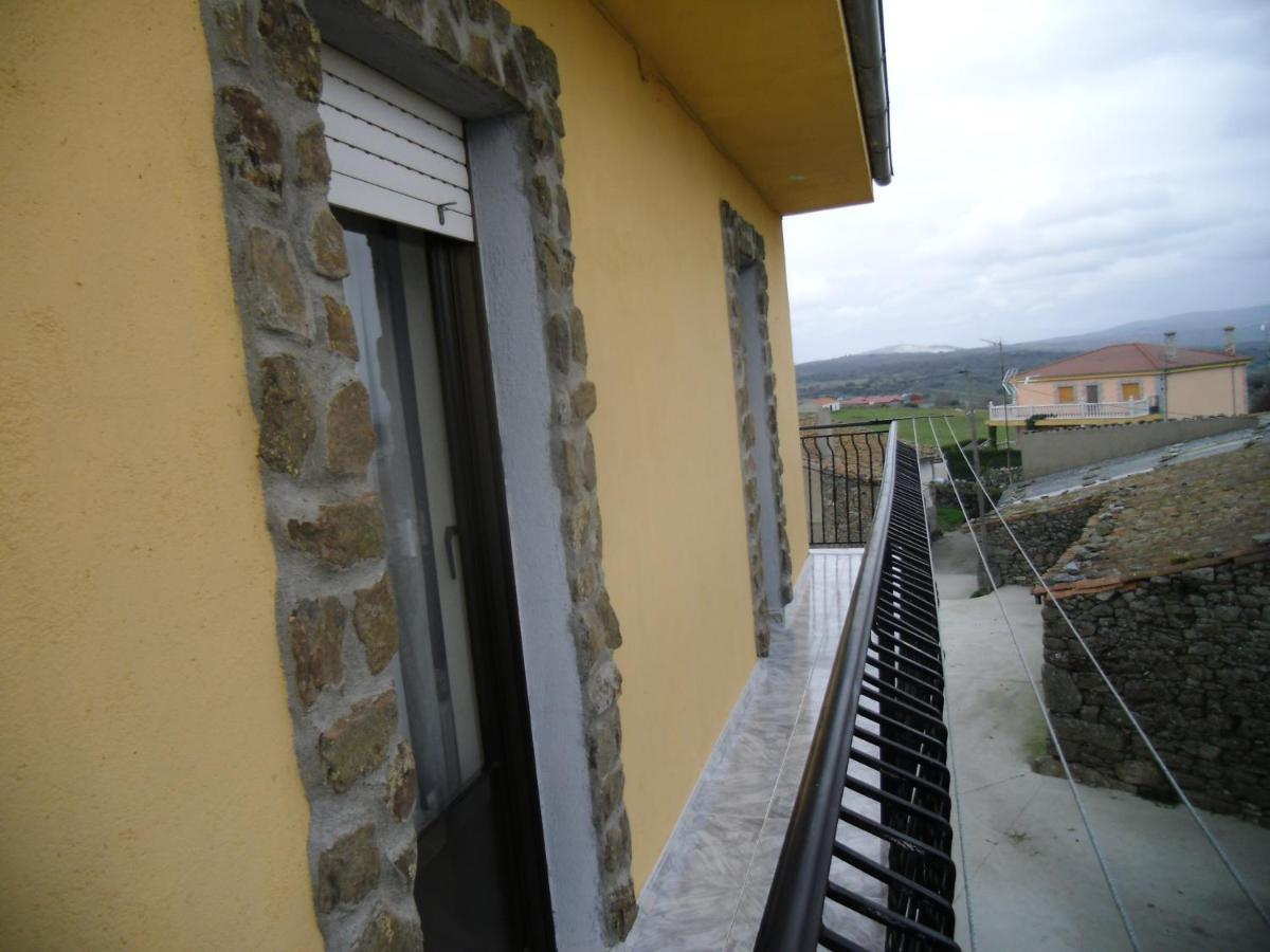 Casa Rural El Carrascal Valdefuentes de Sangusín Exterior foto